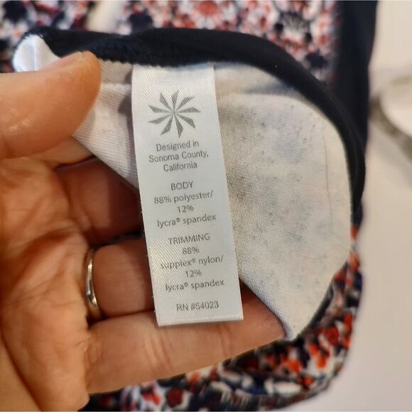 Athleta Chatarunga Floral Print Cropped Leggings in Orange/Navy Blue Size Medium - Picture 4 of 10